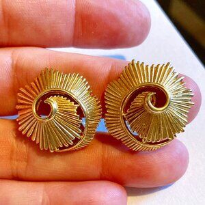 Vintage Trifari Gold Tone Swirl Earrings (clip on)